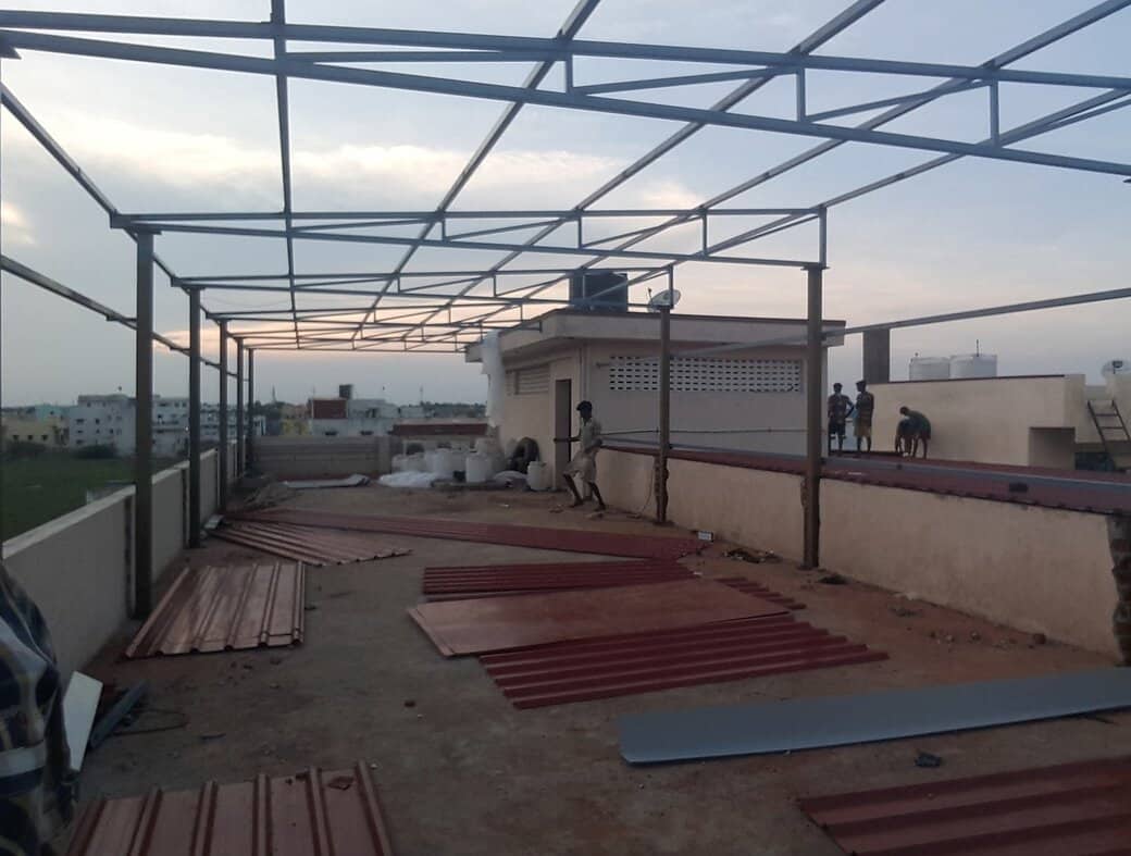 Làm mái che quán cafe bằng tôn