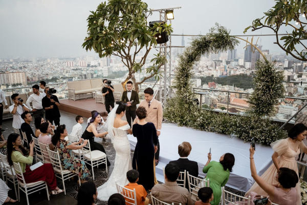 Sân thượng làm nơi tổ chức tiệc tùng