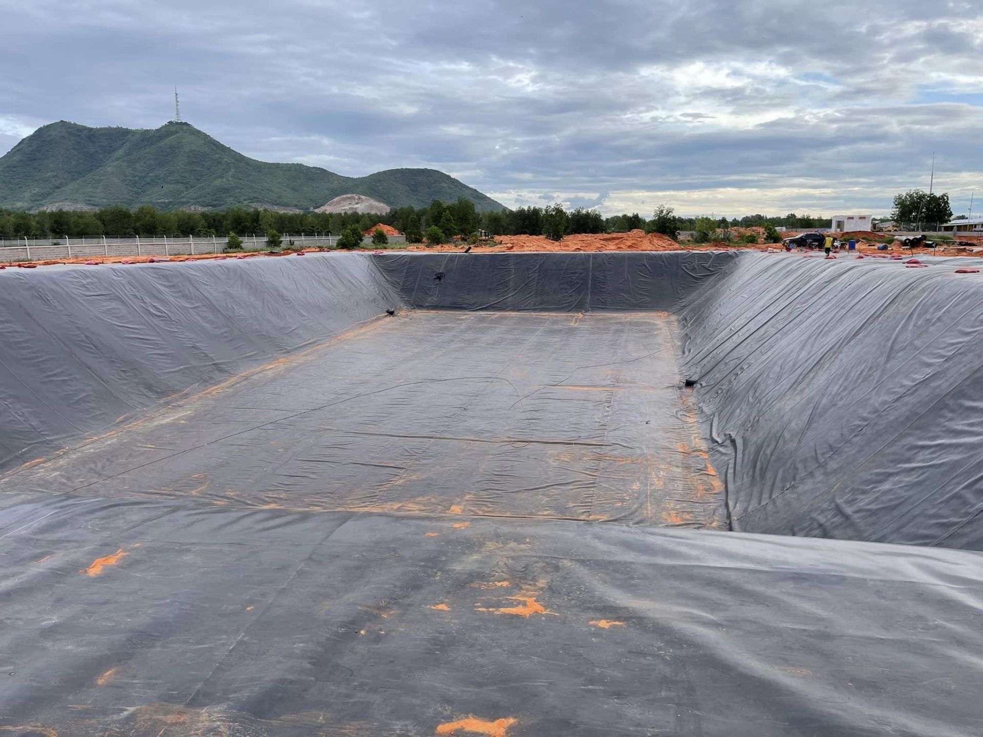 Bạt HDPE lót ao hồ trông ngành thủy sản