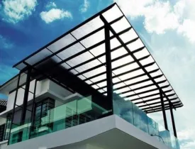 Nên làm mái che sân thượng bằng gì? Tư vấn từ chuyên gia Long Phát