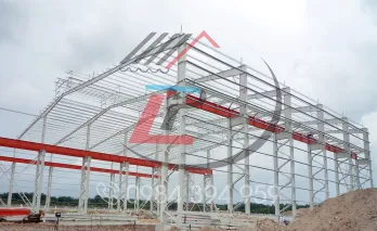 Nhà Thép Tiền Chế Tuổi Thọ Bao Lâu? Giải Đáp Chi Tiết Từ Thực Tế Thi Công