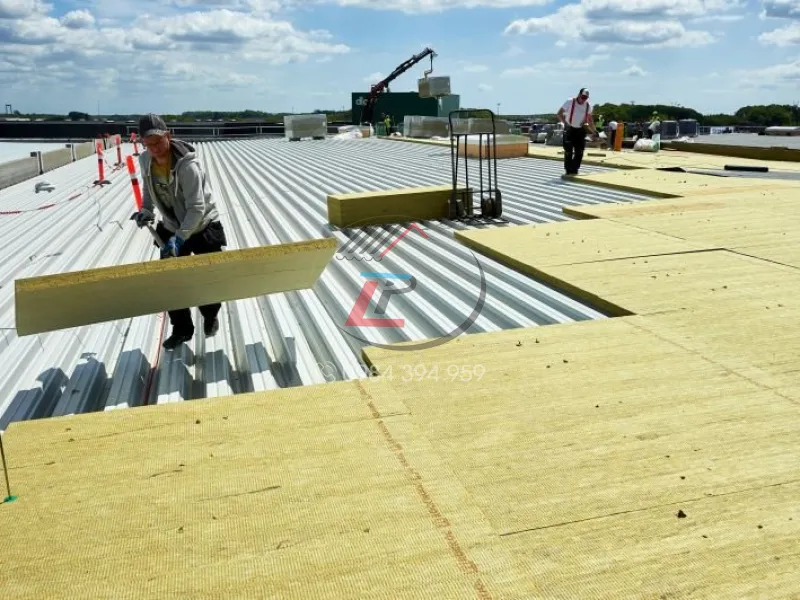Tôn cách nhiệt bông thủy tinh glasswool lắp đặt nhà xưởng tại Bà Rịa Vũng Tàu