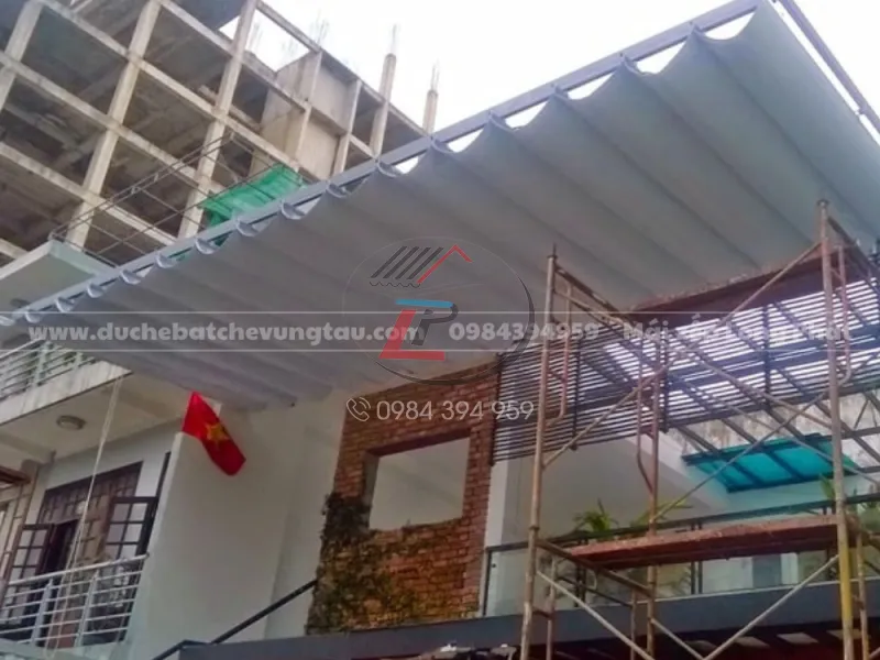 Mái che ban công bạt kéo